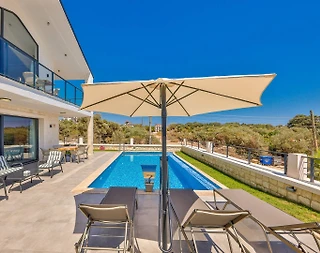 Demre Büyükkum'da Deniz Manzaralı, Açık ve Kapalı Havuzlu, Şık Villa - 3