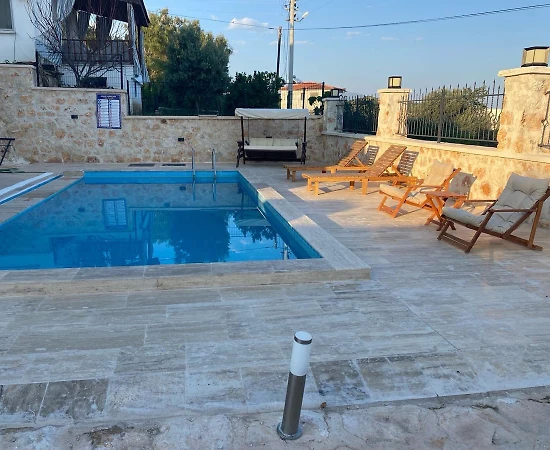 Antalya Demre'de Merkeze Yakın, Ortak Havuzlu, 2 Kişilik Ev - 1