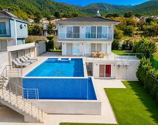 Fethiye Ölüdeniz'de Geniş Ailelere Uygun, Özel Havuzlu, Merkezi Villa - 1