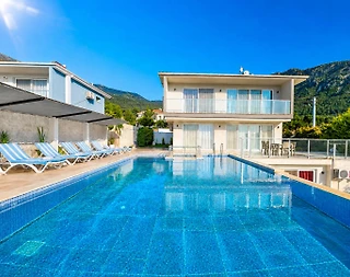 Fethiye Ölüdeniz'de Geniş Ailelere Uygun, Özel Havuzlu, Merkezi Villa - 2
