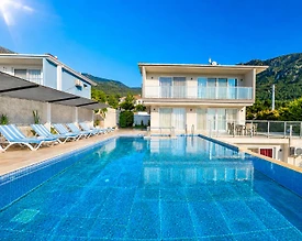 Fethiye Ölüdeniz'de Geniş Ailelere Uygun, Özel Havuzlu, Merkezi Villa - 2