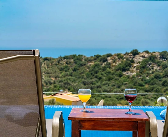 Kaş Bezirgan'da Doğa ve Deniz Manzaralı, Özel Havuzlu, Konforlu Villa - 1