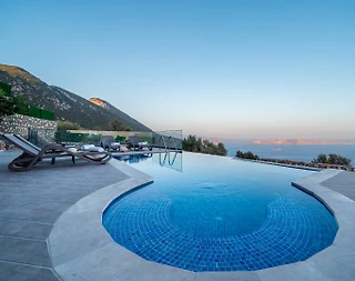 Kaş Sarıbelen'de Eşsiz Manzaraya Sahip, Özel Havuzlu, Otantik Villa  - 4