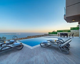 Antalya Kaş'ta Geniş Ailelere Uygun, Sonsuzluk Havuzlu, Lüks Villa - 2