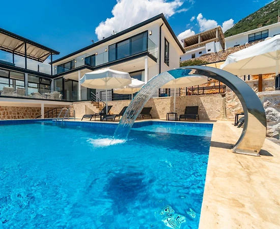 Kaş Gökçeören'de Göz Alıcı Deniz Manzaralı, Özel Havuzlu, Lüks Villa - 1