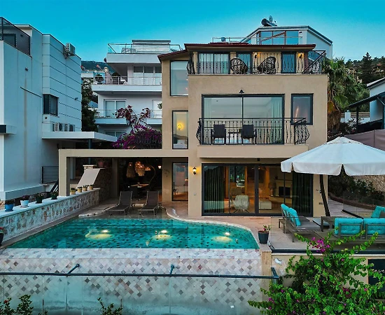 Kaş Kalkan'da Deniz ile İç İçe, Özel Havuzlu, Ferah Villa - 1