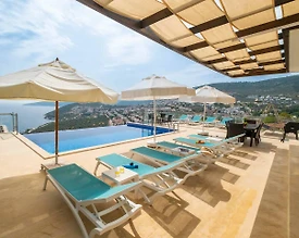 Kaş Kalkan'da Geniş Alanlara Sahip, Özel Havuzlu, Manzaralı Villa - 2