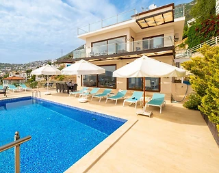 Kaş Kalkan'da Geniş Alanlara Sahip, Özel Havuzlu, Manzaralı Villa - 1