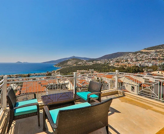 Kaş Kalkan'da Merkezi Konumda, Özel Havuzlu, Konforlu Villa - 1