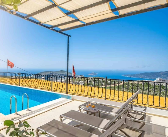 Kaş Bezirgan'da Deniz Manzaralı, Kalabalık Ailelere Uygun, Lüks Villa - 1