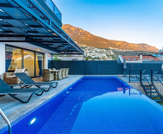 Kaş Kalkan'da Kalabalık Ailelere Uygun, Özel Havuzlu, Lüks Villa - 1