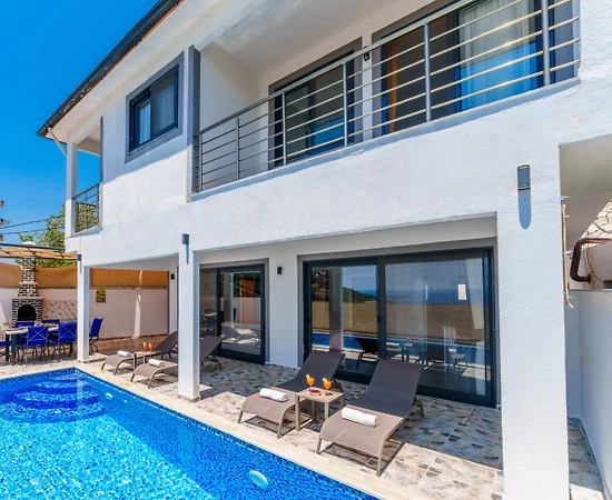 Kaş İslamlar'da Çekirdek Ailelere Uygun, Özel Havuzlu, Konforlu Villa - 1