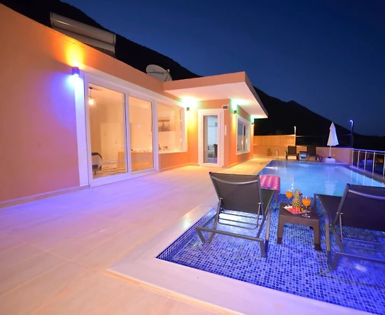Kaş Belenli'de Deniz Manzaralı, Özel Havuzlu, 6 Kişilik Villa - 1