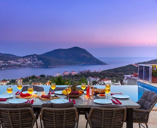 Kaş Kalkan'da Büyüleyici Manzaraya Sahip, Özel Havuzlu, Lüks Villa - 1
