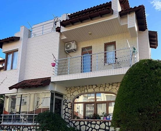 Antalya Kumluca'da Deniz Manzaralı, 8 Kişilik, Müstakil Villa - 1