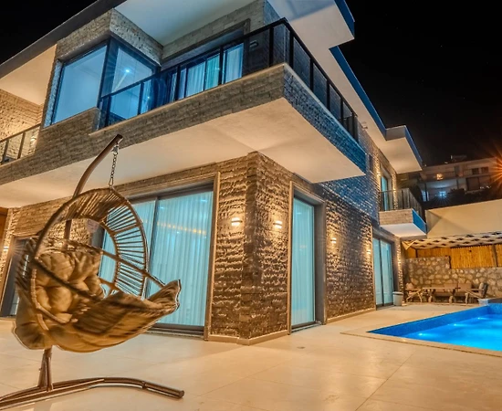 Kaş Bezirgan'da Göz Alıcı Deniz Manzaralı, Özel Havuzlu, Lüks Villa - 1
