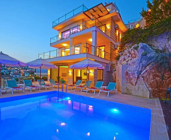 Kalkan'da Kalabalık Ailelere Uygun, Açık ve Kapalı Havuzlu, Kiralık Villa - 1