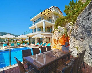 Kalkan'da Kalabalık Ailelere Uygun, Açık ve Kapalı Havuzlu, Şık Villa - 2