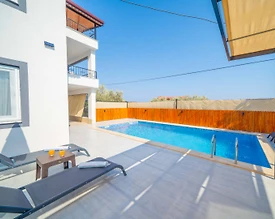 Kaş Belenli'de Doğa İle İç İçe, Özel Havuzlu, Kiralık Villa - 2