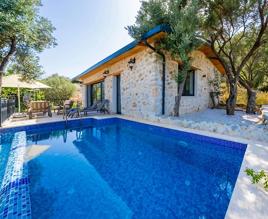 Kaş Yeşilköy'de Balayı Çiftlerine Uygun, Özel Havuzlu, Manzaralı Villa - 1