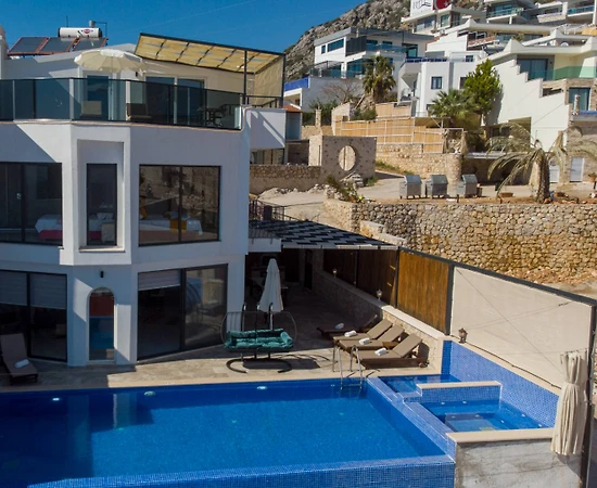 Kaş İslamlar'da Panoramik Deniz Manzaralı, Özel Havuzlu, Lüks Villa - 1
