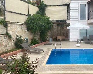 Kaş Bezirgan'da Deniz Manzaralı, Özel Havuzlu, Geniş Villa - 4