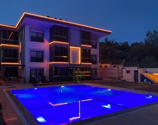 Kuşadası Bayraklıdede'de Modern Tasarımlı, Ortak Havuzlu, 1+1 Kiralık Daire - 1