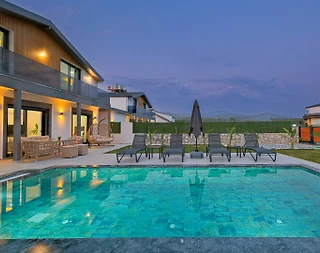 Fethiye Kargı'da Sakin Konumda, Kapalı Havuzlu, Modern Villa - 1