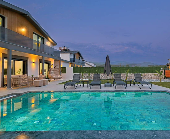 Fethiye Kargı'da Sakin Konumda, Kapalı Havuzlu, Modern Villa - 1