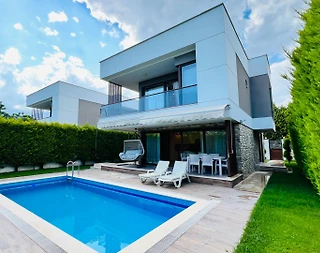 Kemer Çamyuva'da Denize Yakın Konumda, Özel Havuzlu, 4+1 Villa - 1