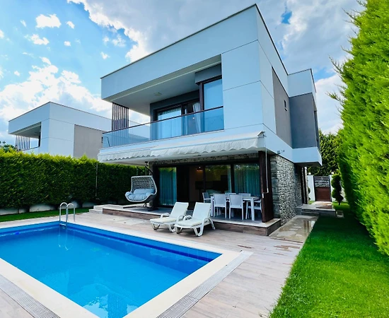 Kemer Çamyuva'da Denize Yakın Konumda, Özel Havuzlu, 4+1 Villa - 1