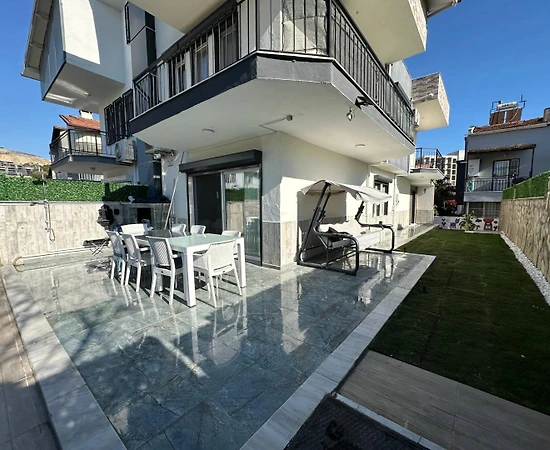 Kuşadası Yavansu'da Elverişli Konumda, Özel Havuzlu, Modern Villa  - 1
