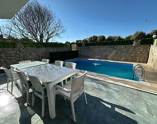 Kuşadası Yavansu'da Elverişli Konumda, Özel Havuzlu, Modern Villa  - 3