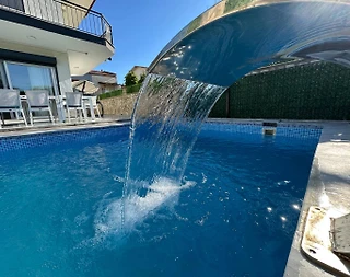 Kuşadası Yavansu'da Elverişli Konumda, Özel Havuzlu, Modern Villa  - 2