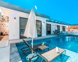 Kaş Bezirgan'da Benzersiz Doğa Manzaralı, Özel Havuzlu, Kiralık Villa - 2