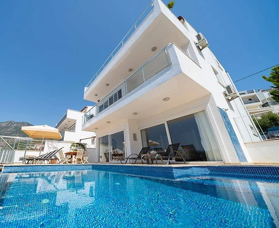 Kaş Kalkan'da Denize Yürüme Mesafesinde, Özel Havuzlu, Konforlu Villa - 1