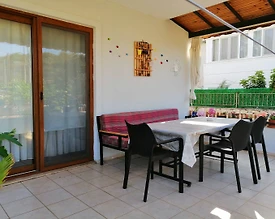 Antalya Kaş'ta Merkezi Konumda, Bahçeli, Konforlu Suit - 2