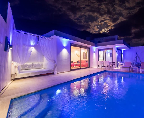 Kaş Bezirgan'da Muhteşem Deniz Manzaralı, Özel Havuzlu, Kiralık Villa - 1