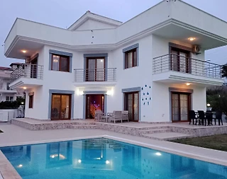 Didim Ak-Yeniköy'de Kalabalık Ailelere Uygun, Özel Havuzlu, Lüks Villa - 1
