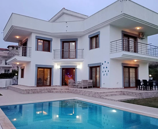 Didim Ak-Yeniköy'de Kalabalık Ailelere Uygun, Özel Havuzlu, Lüks Villa - 1