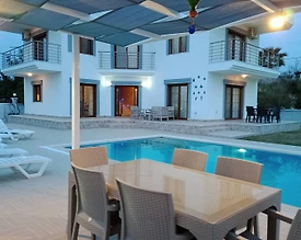 Didim Ak-Yeniköy'de Kalabalık Ailelere Uygun, Özel Havuzlu, Lüks Villa - 2