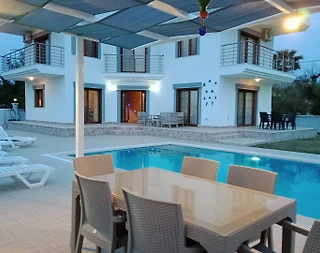 Didim Ak-Yeniköy'de Kalabalık Ailelere Uygun, Özel Havuzlu, Lüks Villa - 2