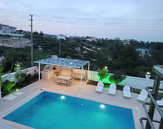 Didim Ak-Yeniköy'de Kalabalık Ailelere Uygun, Özel Havuzlu, Lüks Villa - 3
