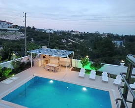 Didim Ak-Yeniköy'de Kalabalık Ailelere Uygun, Özel Havuzlu, Lüks Villa - 3