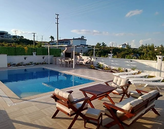 Didim Ak-Yeniköy'de Kalabalık Ailelere Uygun, Özel Havuzlu, Lüks Villa - 1