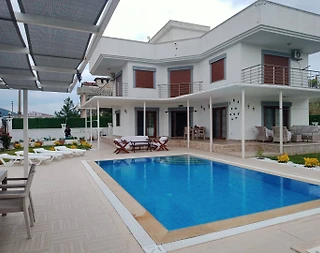 Didim Ak-Yeniköy'de Kalabalık Ailelere Uygun, Özel Havuzlu, Lüks Villa - 1