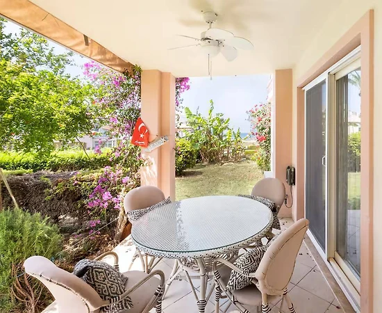 Didim Akbük'te Denize Sıfır Konumda, Ortak Havuzlu, Konforlu Daire - 1