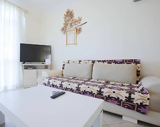 Didim Akbük'te Denize Sıfır Konumda, Konforlu, Bahçeli Yazlık - 5