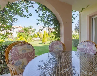 Didim Akbük'te Denize Sıfır Konumda, Konforlu, Bahçeli Yazlık - 4