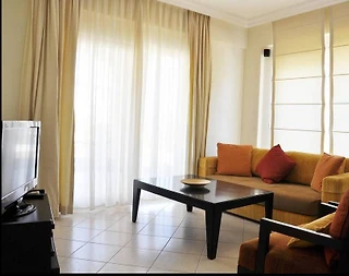 Didim Akbük'te Denize Sıfır Konumda, Konforlu, Bahçeli Yazlık Ev - 4